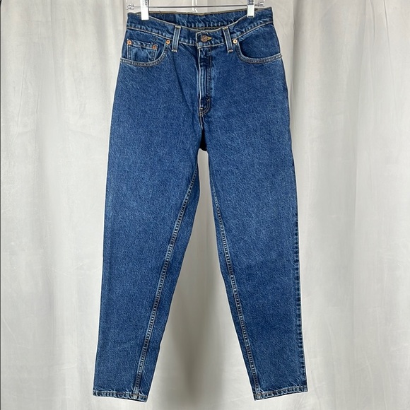 Vintage Levi 550 Jeans Relaxed Fit Tapered Leg Denim in Medium Wash. - Picture 1 of 9